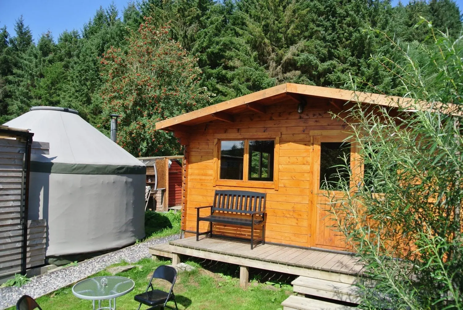 Ty log fully equipped kitchen and bathroom