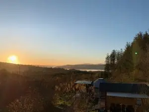 A clear winters sunset over ty crwn bach idris off grid sustainable eco glampsite and glamping