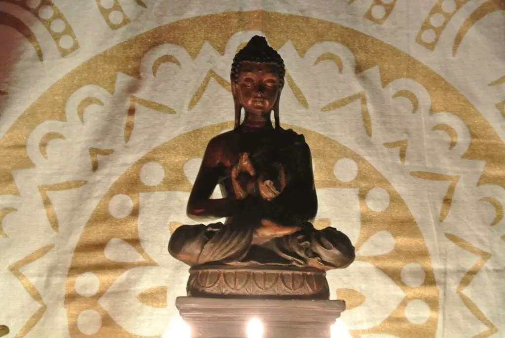 Ty crwn mawr yurt buddha 1 off grid sustainable eco glampsite and glamping
