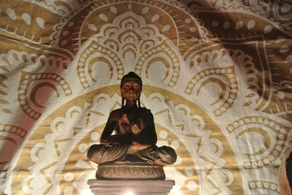 Ty crwn mawr yurt buddha off grid sustainable eco glampsite and glamping