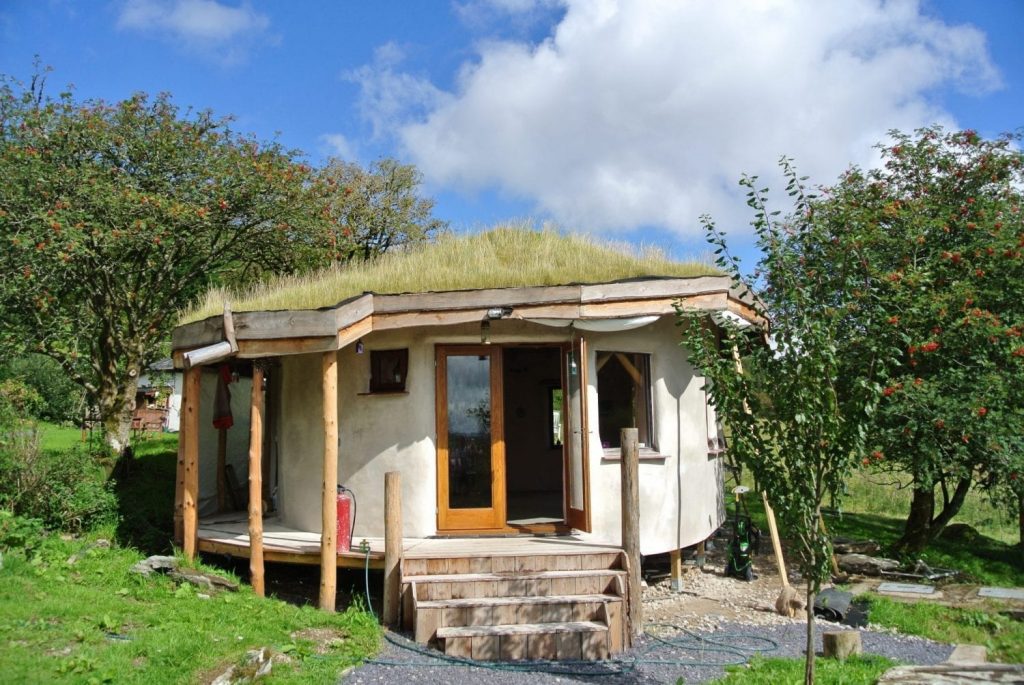 Ty Mam Mawr Straw Bale Roundhouse before her paint job